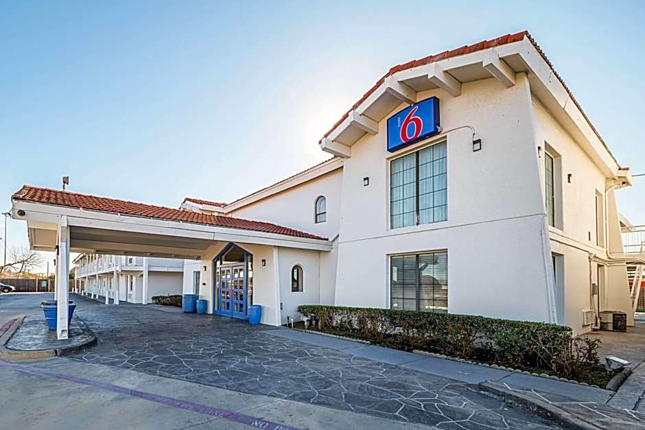 Motel 6-Grand Prairie, TX - Interstate 30