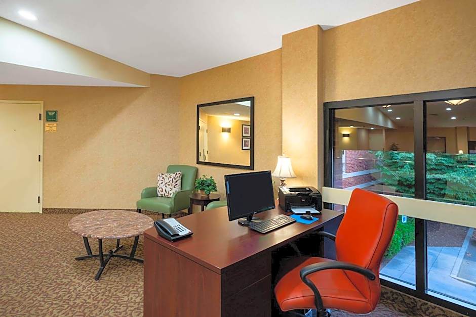 Baymont by Wyndham Knoxville/Cedar Bluff