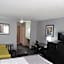 Oak Hill Inn & Suites