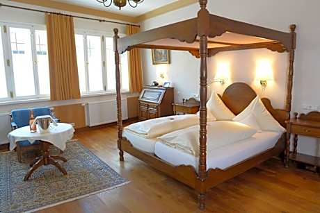 Honeymoon Suite - Original Building