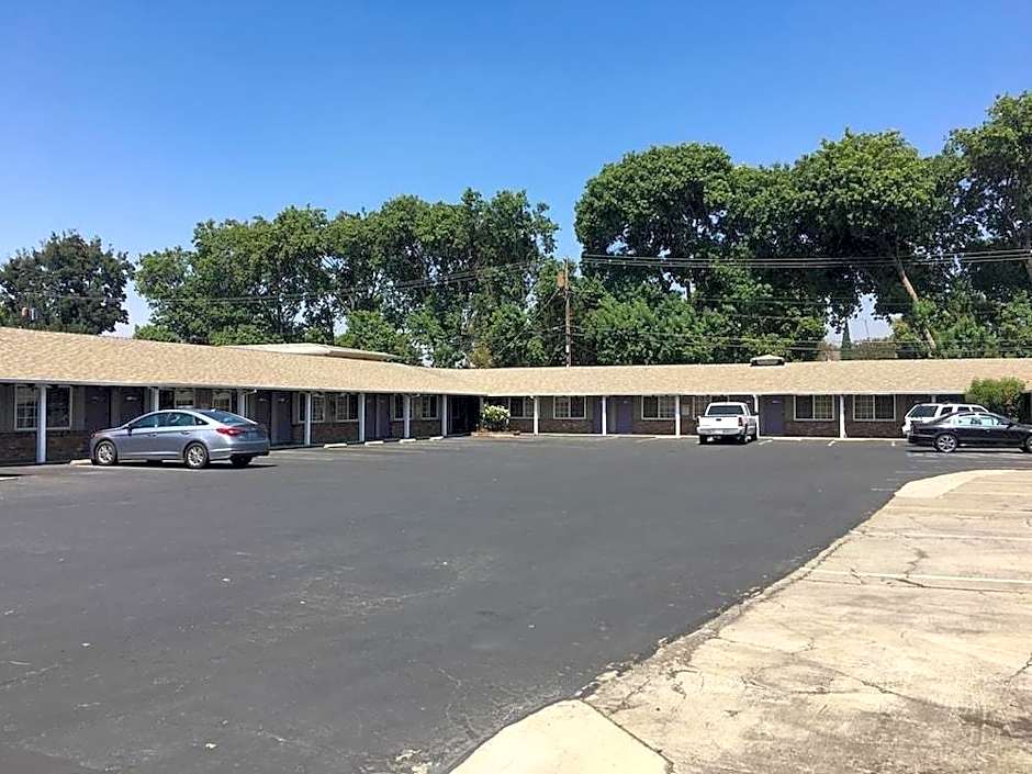 Sky Ranch Inn