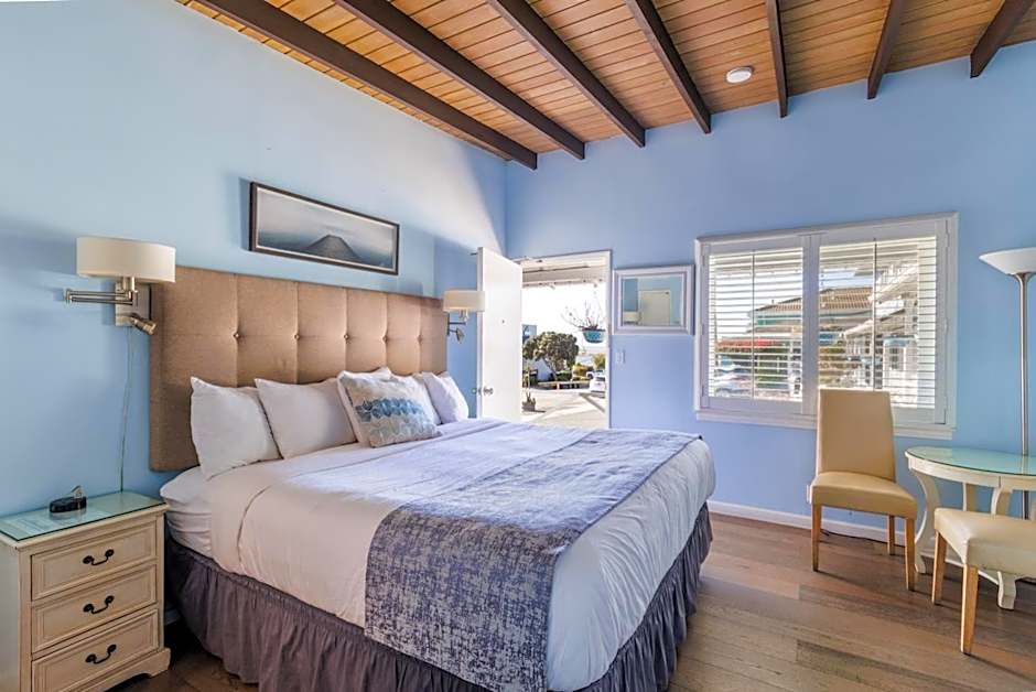 Foto 1 di 3 di 1 King Bed, Sea View
