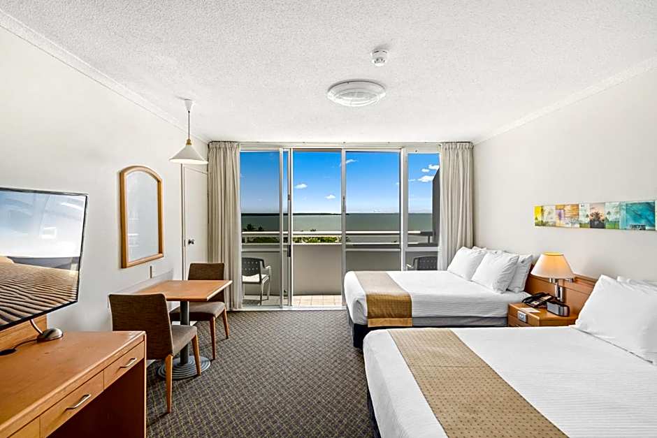 Cairns Harbourside Hotel