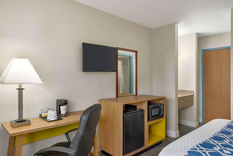 Days Inn by Wyndham Canastota Verona