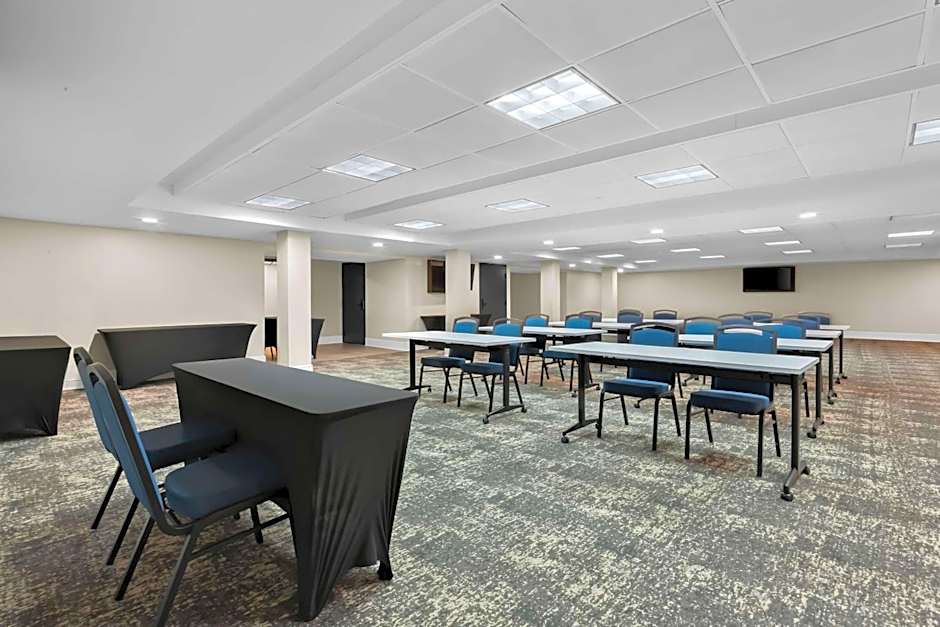Latitude Suites Tinton Falls Eatontown - BW Premier Collection