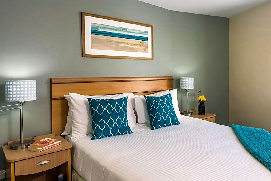 Oaks The Entrance Waterfront Suites