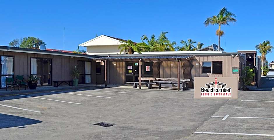 Beachcomber Lodge & Backpacker