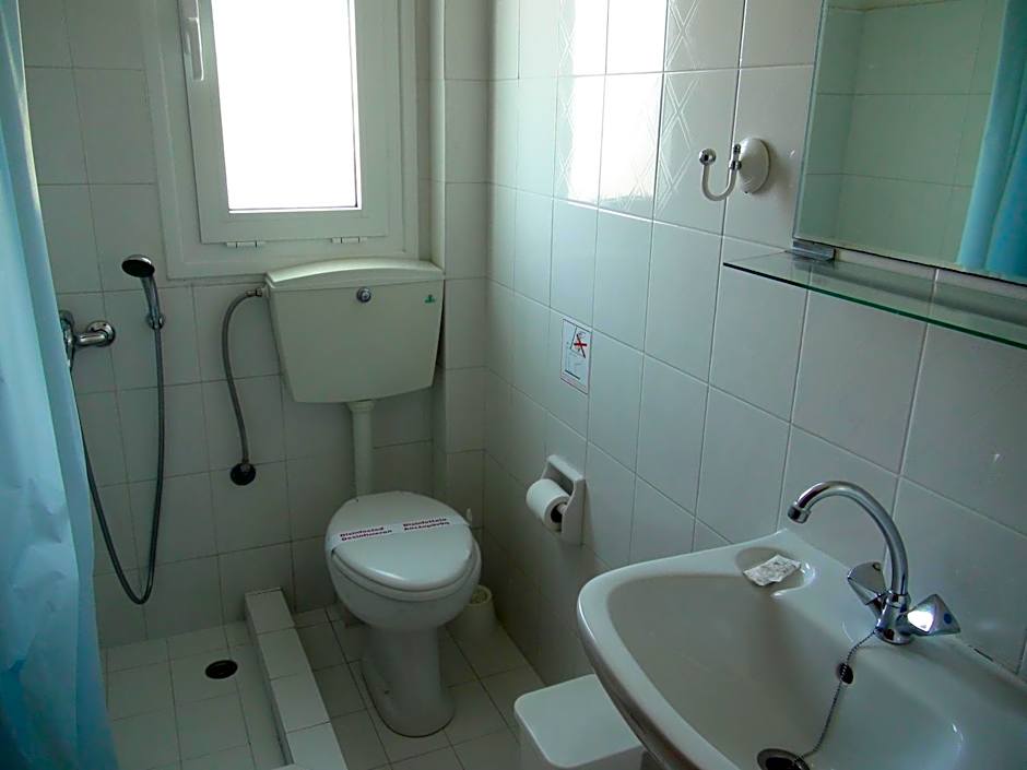 Filoxenia Hotel & Apartments