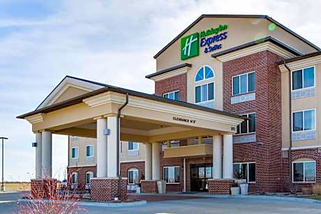 Holiday Inn Express & Suites Nevada By IHG