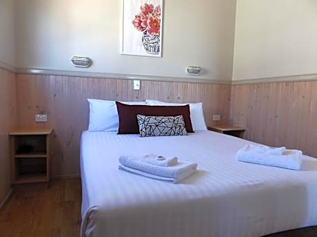 Deluxe Two-Bedroom Cabin