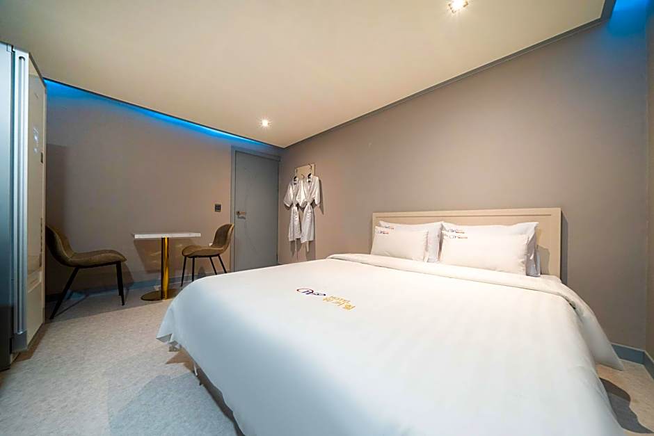 Goodstay World Hotel