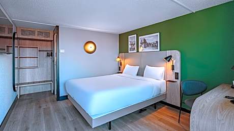 Standard Queen Room