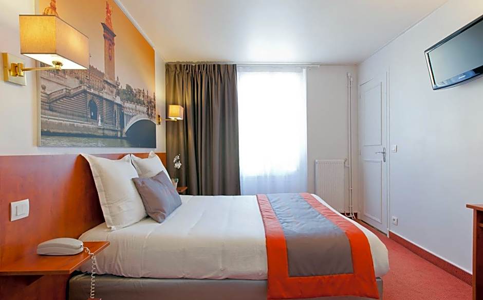 Alyss Saphir Cambronne Eiffel