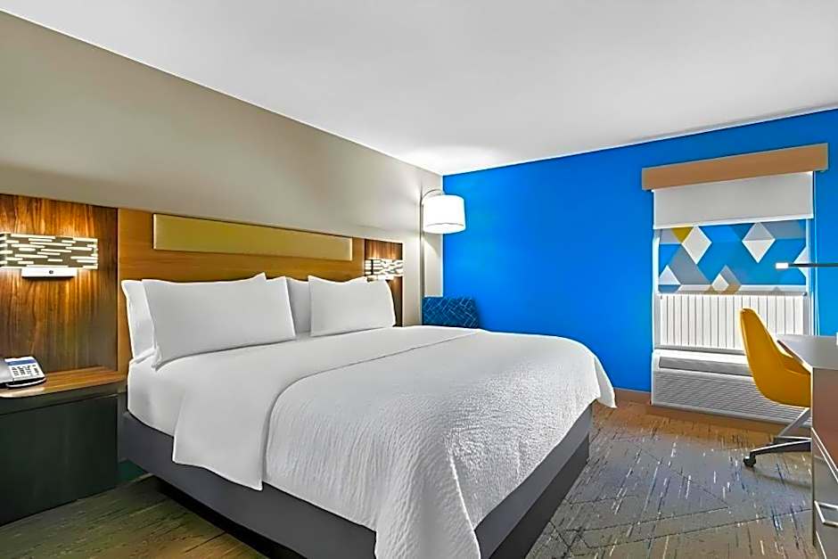 Holiday Inn Express & Suites Joplin Southeast