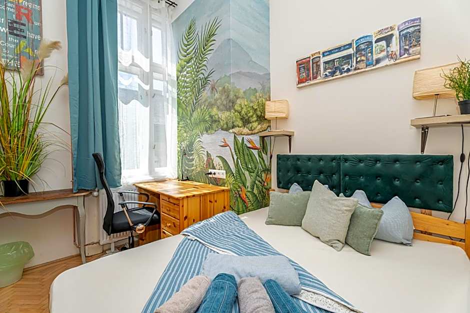 Acacia Private Rooms & Studios