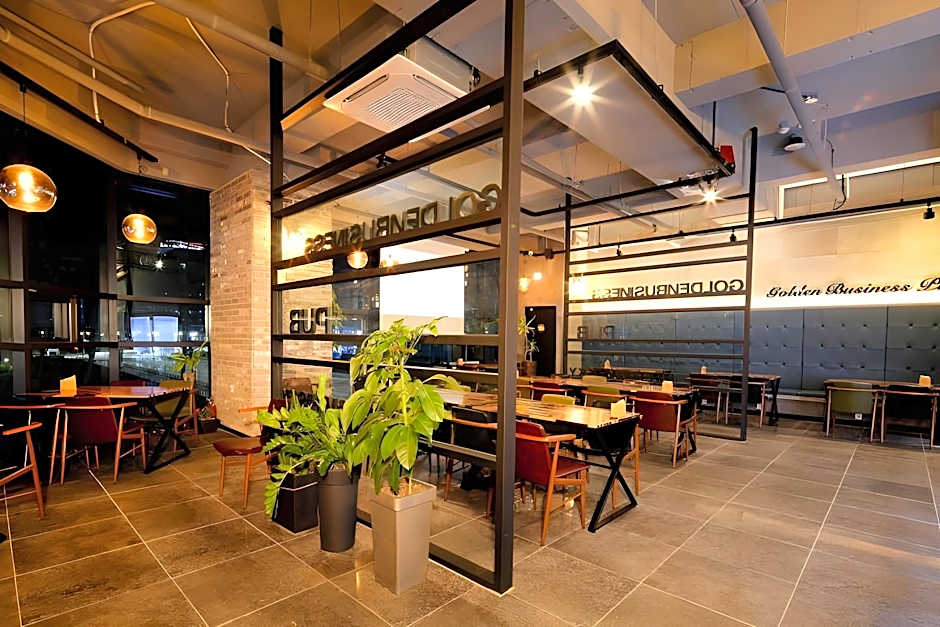 Golden Business Hotel