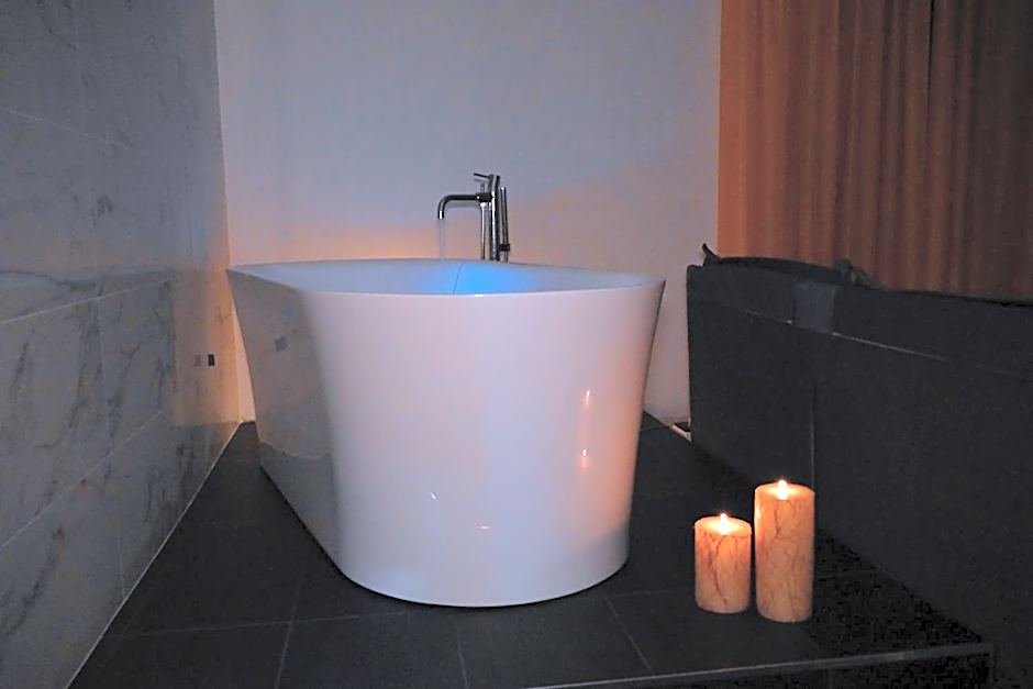 Palace Eight - Suites & Spa