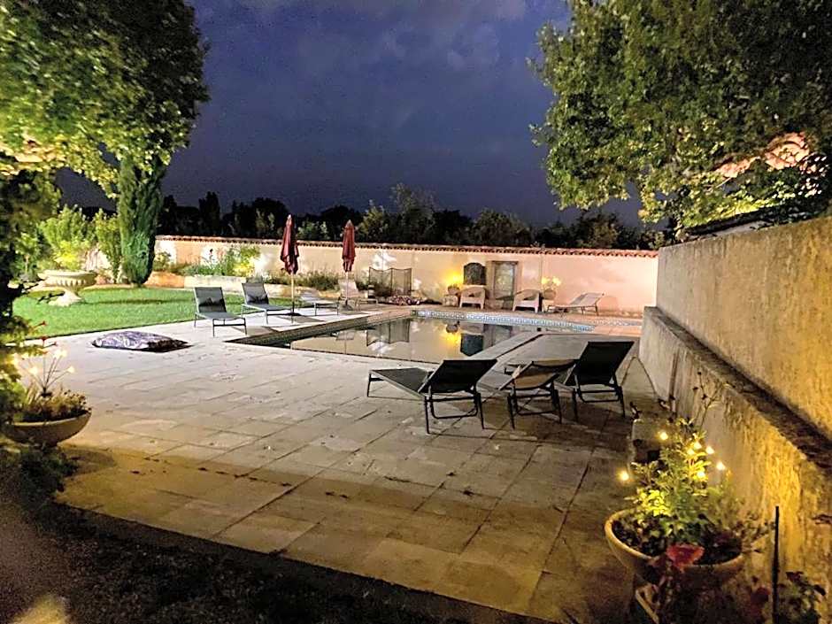 LE MAS DES FLANERAIES