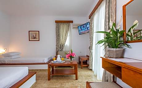 Bungalow with Garden View