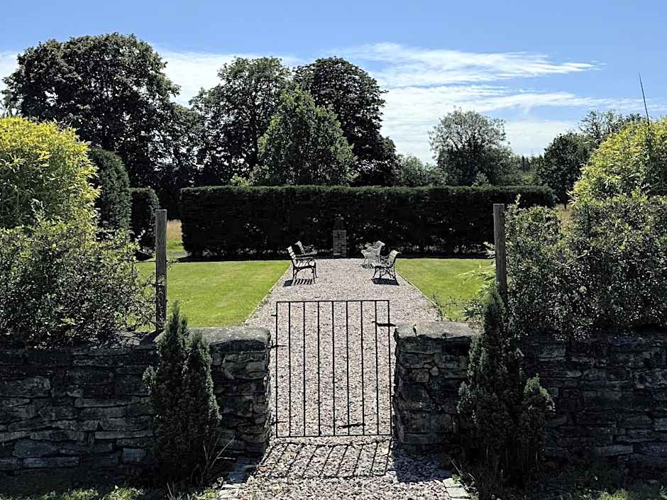 Hookwood Lodge London Gatwick