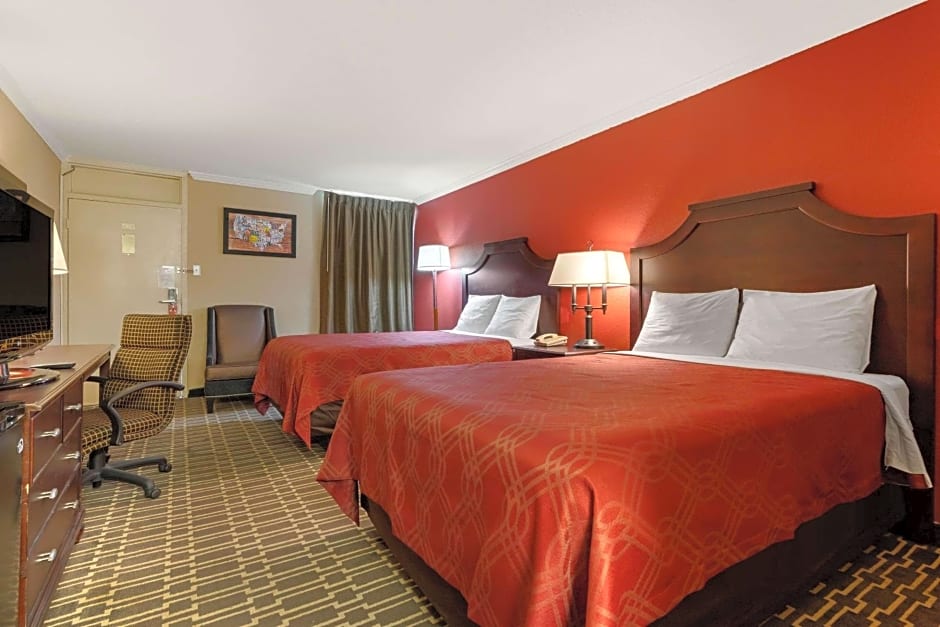 Econo Lodge Near Fort Stewart, Bar, Restaurant, Laundry Facility