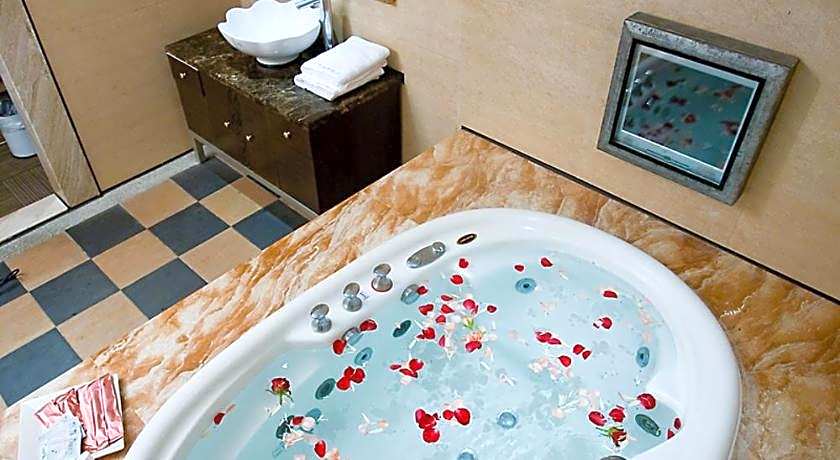 Crystal Business Motel