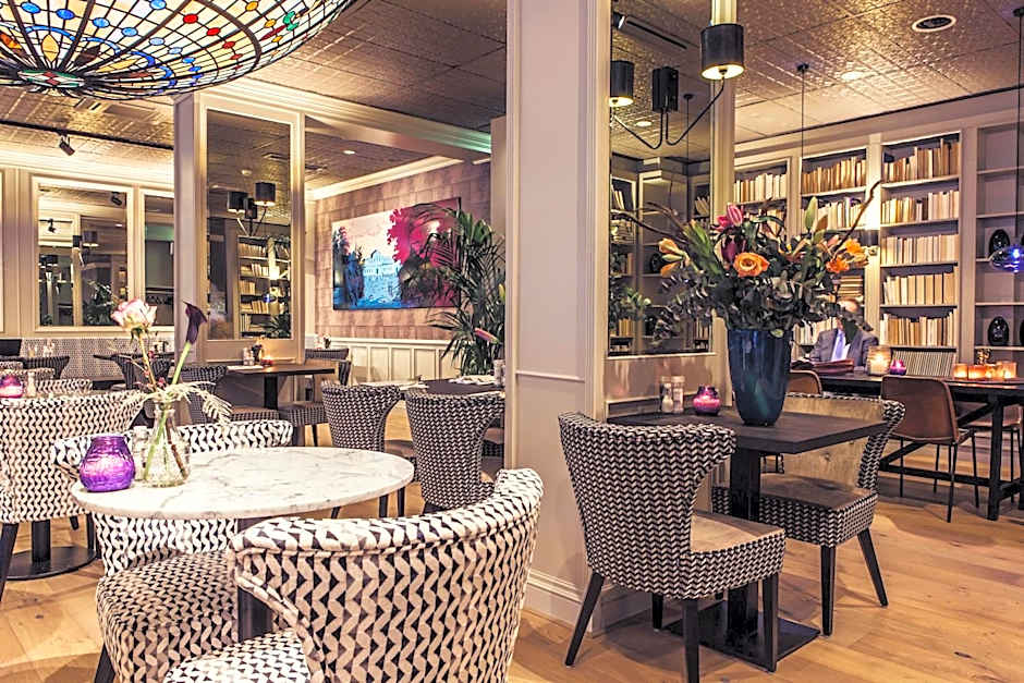 Carlton Square Hotel