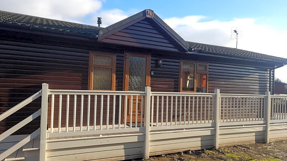 Saffron Lodge With Hot Tub