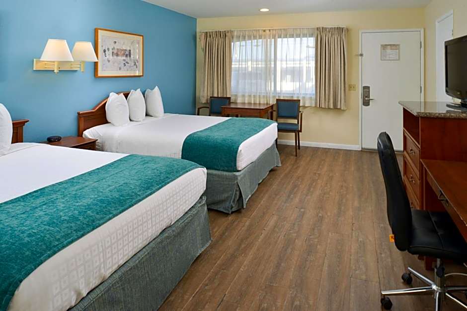 Edgewater Inn and Suites