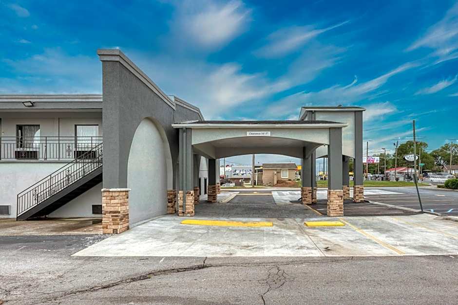 Clarion Pointe Decatur River City