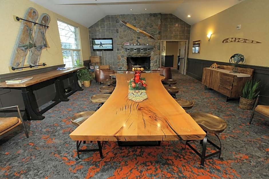 Coast Inn at Lake Hood