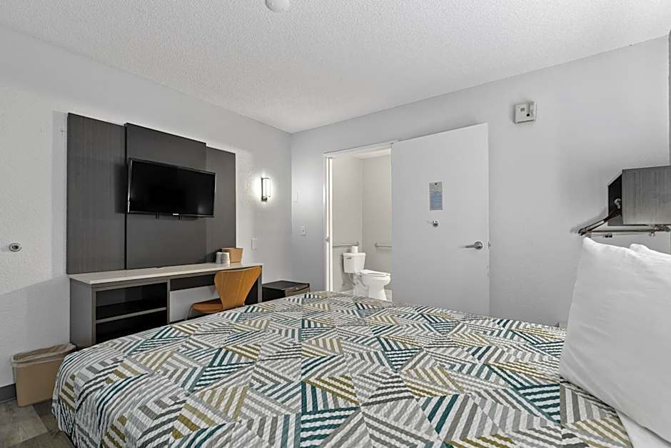 Motel 6-San Diego, CA - North