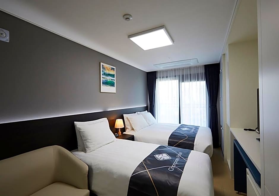 Sokcho Chonpines Beach Hotel