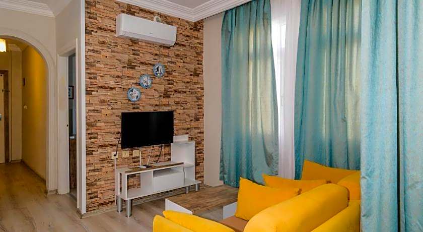 Cleopatra King Apart