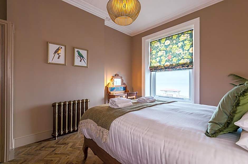 Russell Court by Orenda-Luxe