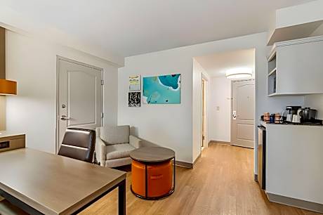 Queen Suite with Two Queen Beds - Accessible/Non-Smoking