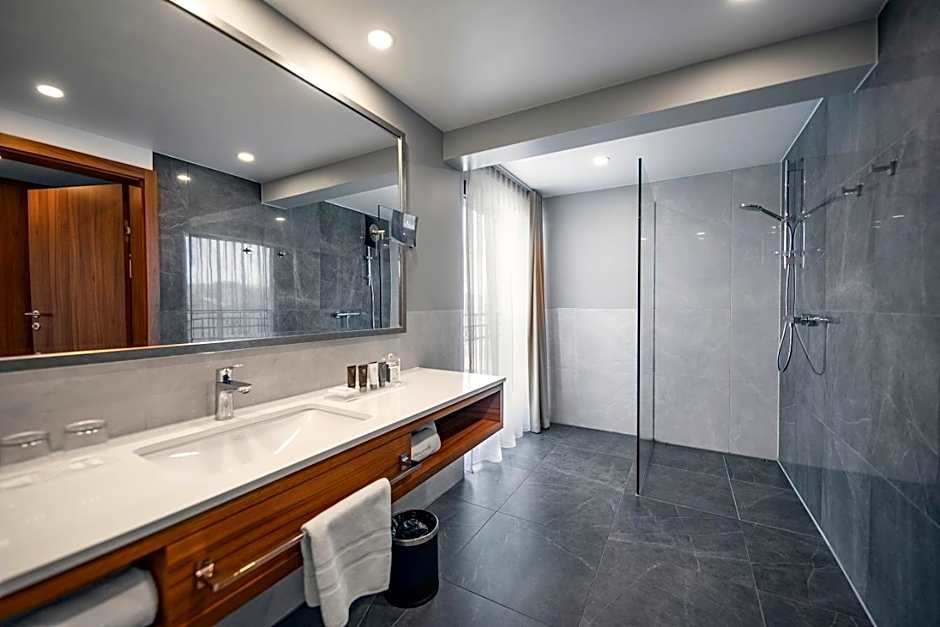 Heron Live Hotel Marina & SPA