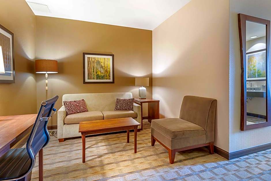 Best Western Premier Boulder Falls Inn