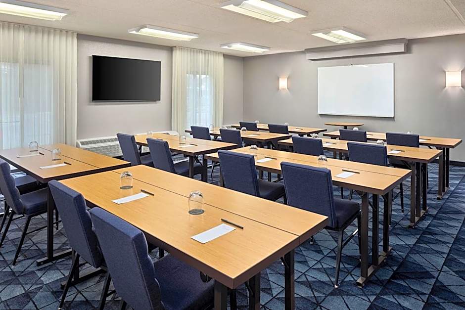Courtyard By Marriott Chicago Waukegan/Gurnee