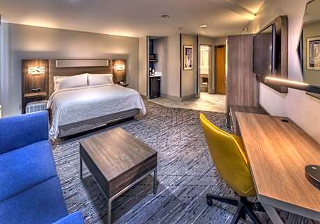 1 Queen Bed Standard Mobil Access Tub