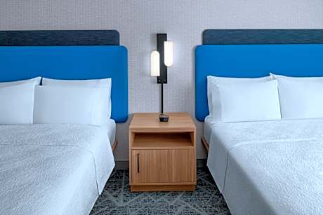 Queen Room with Two Queen Beds - Hearing Access