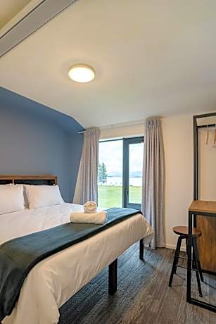 King Room Ensuite with lake view