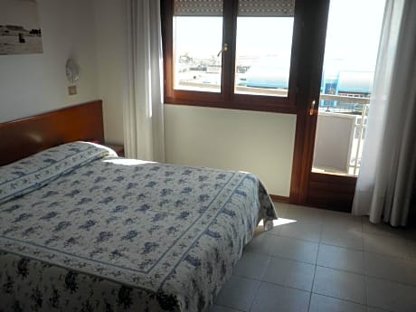 Double or Twin Room with Sea View