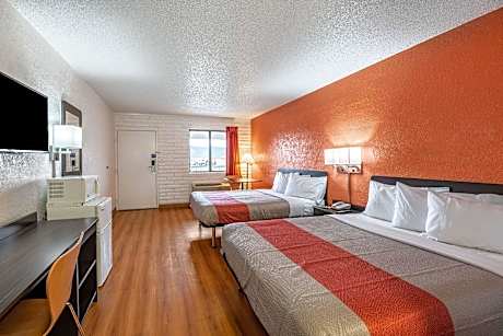 2 Queen Beds | Mob Acc RI Shwr Nsmk Micfridg