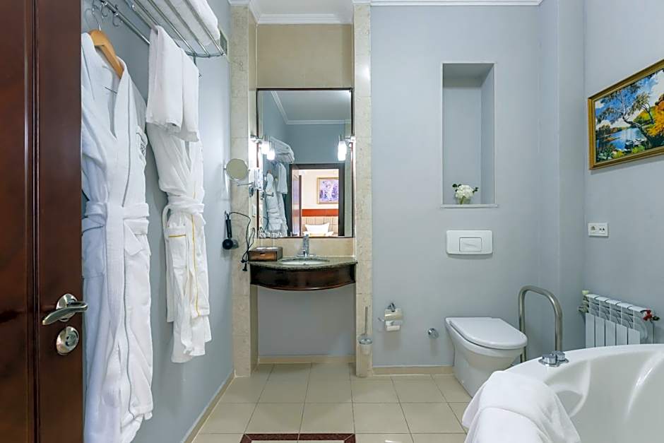 Grand Aiser Hotel
