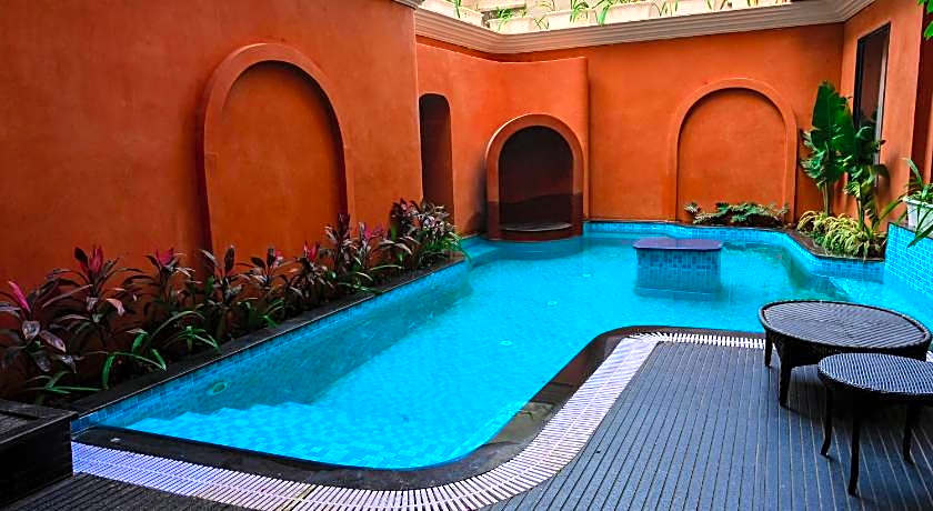 The Red Pier - My Downtown Hotels