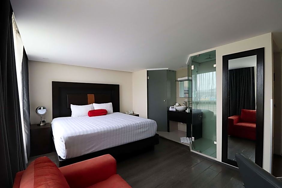 Best Western Plus Metepec & Suites
