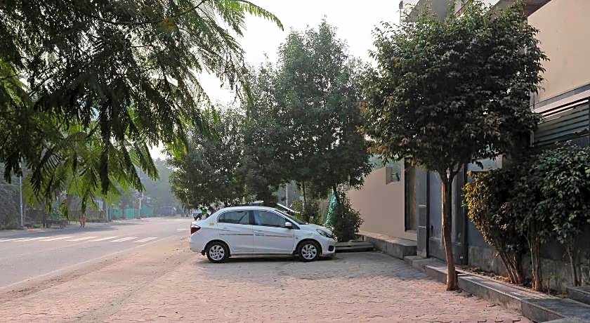 Townhouse Sector 30 Near Botanic Garden of Indian Republic