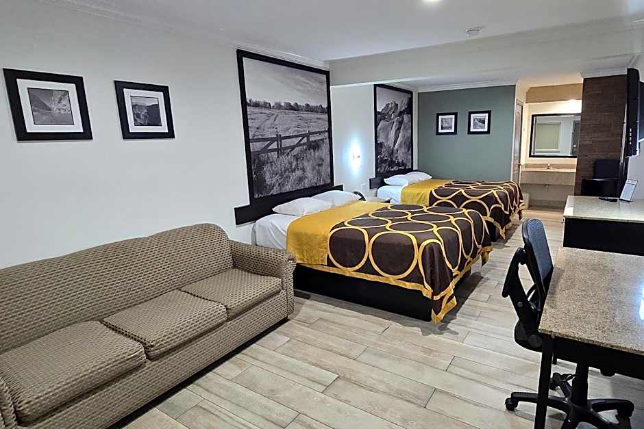 Super 8 by Wyndham McAllen/Downtown