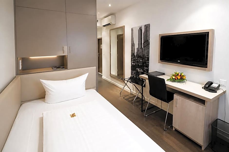 Manhattan Hotel